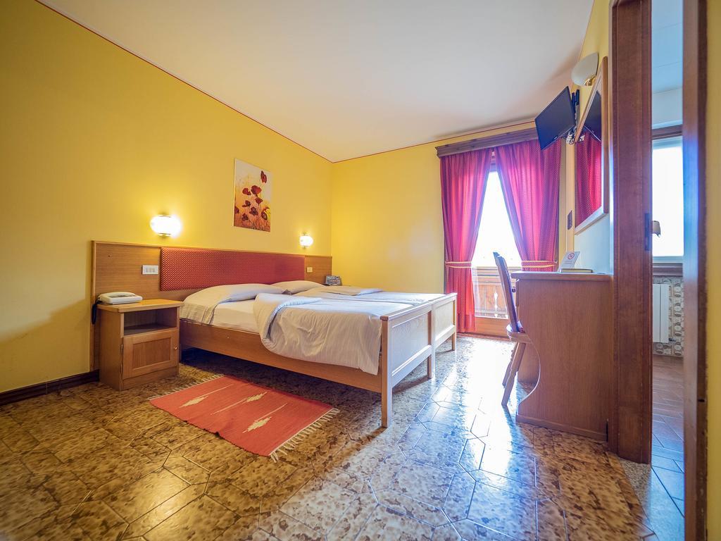 Hotel Baita Della Luna Livigno Exterior foto